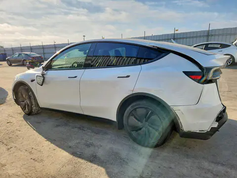 2026 Tesla Model Y VIN 7SAYGDED1TF450430 фото 2