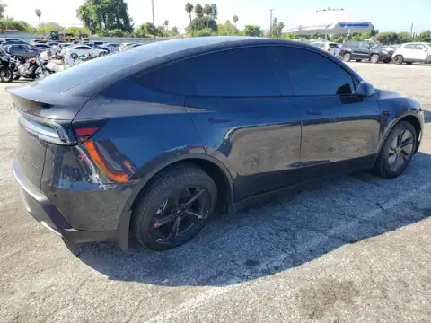 7SAYGDEE1TF657392 — 2026 Tesla Model Y, zdjęcie 3 z Copart, Uszkodzenia podwozia