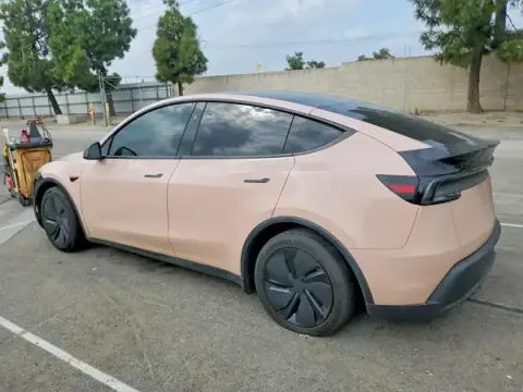 7SAYGDEE3TF456996 — 2026 Tesla Model Y, zdjęcie 2 z Copart, Przód