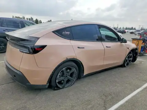 7SAYGDEE3TF456996 — 2026 Tesla Model Y, zdjęcie 3 z Copart, Przód