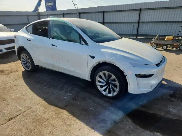 7SAYGDEE7TF424682 — 2026 Tesla Model Y, фото 4 с аукциона Copart, Передняя часть