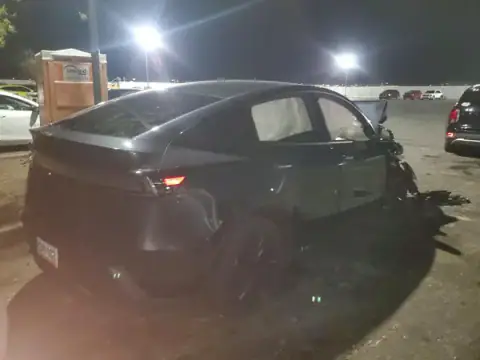 7SAYGDED9TF415277 — 2026 Tesla Model Y, zdjęcie 3 z Copart 20.09.2026, Przód