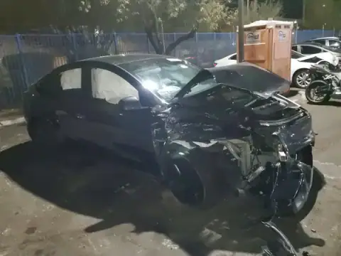 7SAYGDED9TF415277 — 2026 Tesla Model Y, zdjęcie 4 z Copart 20.09.2026, Przód