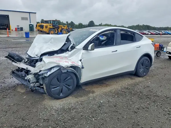 4SAYGDEE8TA399689 Tesla Model Y 2026 — Front end damage, before-repair photo