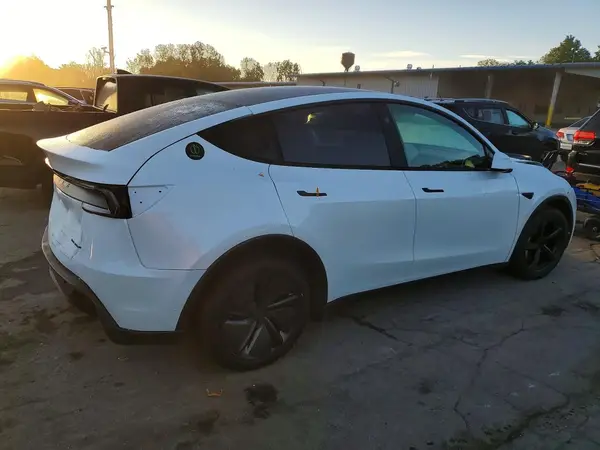 2026 TESLA MODEL Y VIN 7SAYGDEE5TA731667 фото 3