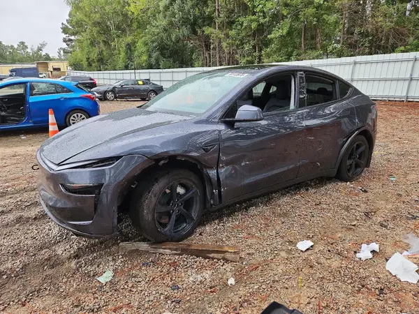 7SAYGDED0TA493198 Tesla Model Y 2026 — повреждение Боковая часть, фото до ремонта