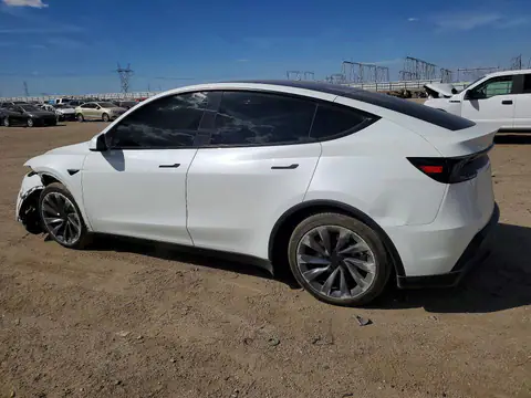 7SAYGDEE6TF577604 — 2026 Tesla Model Y, photo 2 from Copart 26.10.2026, Front end