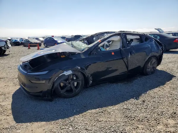 7SAYGDED2TF425892 Tesla Model Y 2026 — Rollover damage, before-repair photo