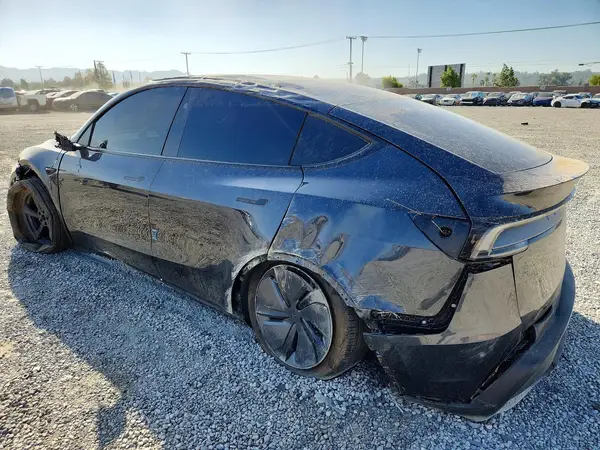 7SAYGDED0TF621877 — 2026 Tesla Model Y, photo 2 from Copart, Rollover