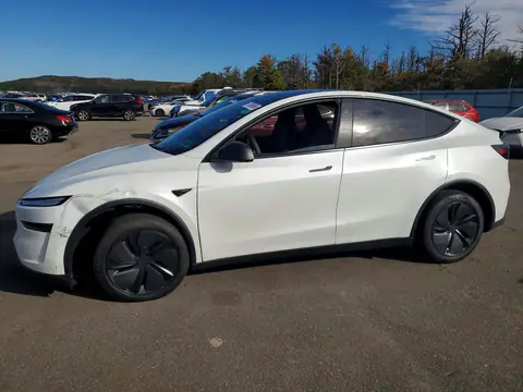 7SAYGAEE3TF676654 Tesla Model Y 2026 — Front end damage, before-repair photo