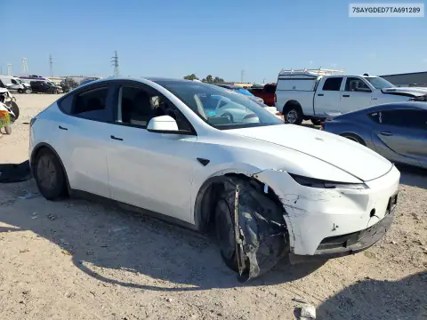 7SAYGDED7TA691289 — 2026 Tesla Model Y, zdjęcie 4 z Copart, Bok