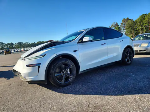 7SAYGDED7TA725893 — 2026 Tesla Model Y, წინა ნაწილი, ფოტოები შეკეთებამდე