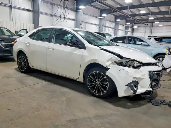 5YFBURHE4GP561075 — 2016 Toyota Corolla, zdjęcie 4 z Copart, Przód