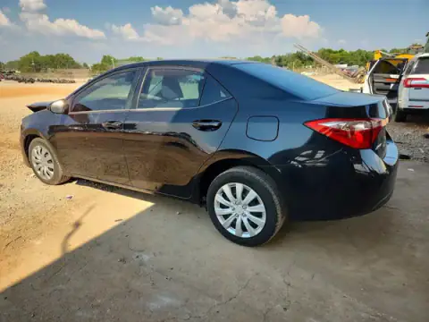 2T1BURHE4HC825901 — 2017 Toyota Corolla, ფოტო 2, Copart 21.10.2026, წინა ნაწილი