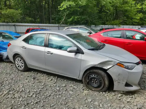2T1BURHE4HC747538 — 2017 Toyota Corolla, photo 4 from Copart, Front end