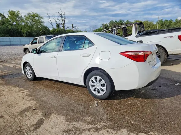 2T1BURHE2HC774768 — 2017 Toyota Corolla, zdjęcie 2 z Copart 05.10.2026, Grad