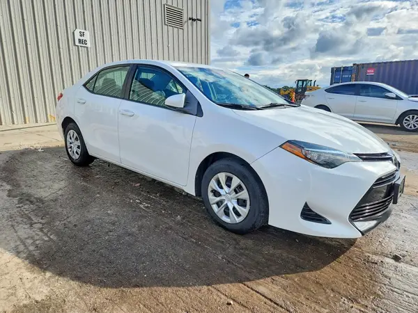 2T1BURHE2HC774768 — 2017 Toyota Corolla, zdjęcie 4 z Copart 05.10.2026, Grad