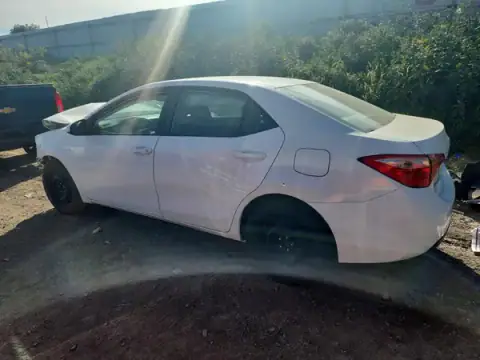 2T1BURHE6JC034288 — 2018 Toyota Corolla, foto 2 de Copart 21.10.2026, Parte delantera