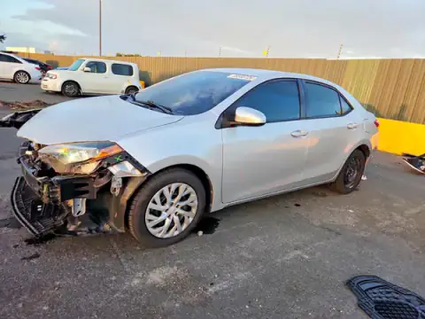 2T1BURHEXJC087088 — 2018 Toyota Corolla, წინა ნაწილი (Front End), ფოტოები შეკეთებამდე