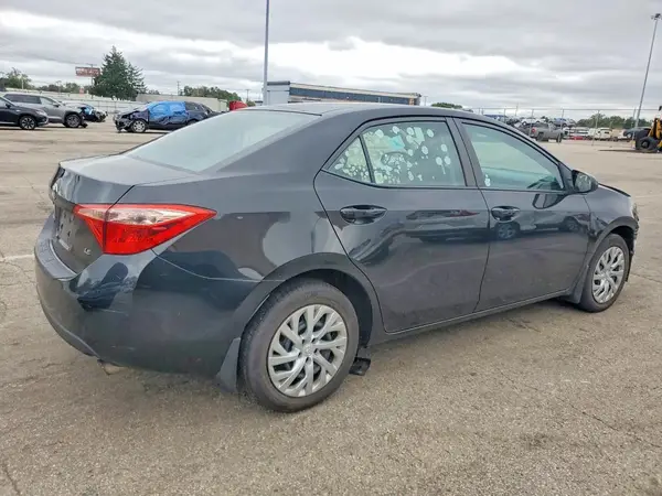 2T1BURHE0JC090498 — 2018 Toyota Corolla, photo 3 from Copart 02.10.2026, Front end