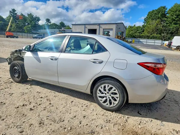 2T1BURHE4JC091475 — 2018 Toyota Corolla, фото 2 с аукциона Copart, Передняя часть
