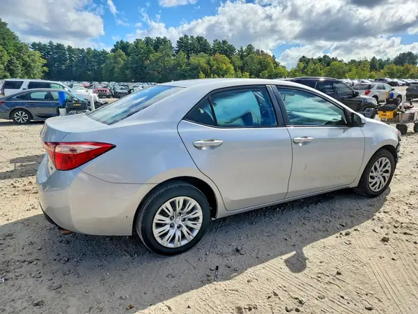 2T1BURHE4JC091475 — 2018 Toyota Corolla, фото 3 с аукциона Copart, Передняя часть