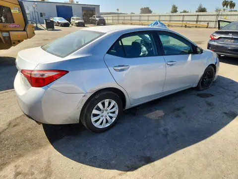2T1BURHE2JC052030 — 2018 Toyota Corolla, photo 3 from Copart 16.10.2026, Front end