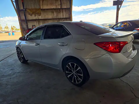 2T1BURHE0JC032455 — 2018 Toyota Corolla, ფოტო 2, Copart 26.10.2026, წინა ნაწილი