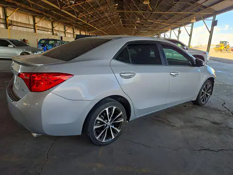 2T1BURHE0JC032455 — 2018 Toyota Corolla, ფოტო 3, Copart 26.10.2026, წინა ნაწილი