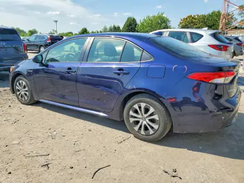 JTDEAMDE4MJ020302 — 2021 Toyota Corolla, zdjęcie 2 z Copart 21.09.2026, Uszkodzenia dookoła