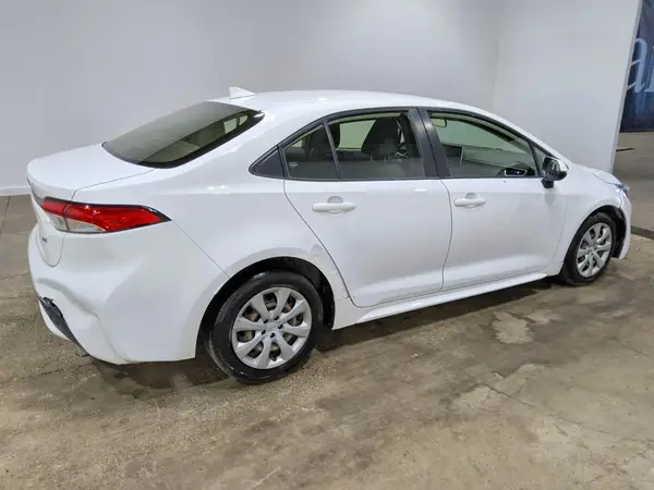 JTDEPMAE3MJ176723 — 2021 Toyota Corolla, zdjęcie 3 z Copart 06.10.2026, Uszkodzenia dookoła