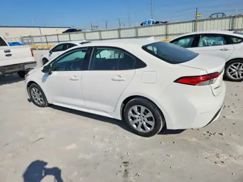 5YFEPMAE8MP212157 — 2021 Toyota Corolla, zdjęcie 2 z Copart 06.10.2026, Przód