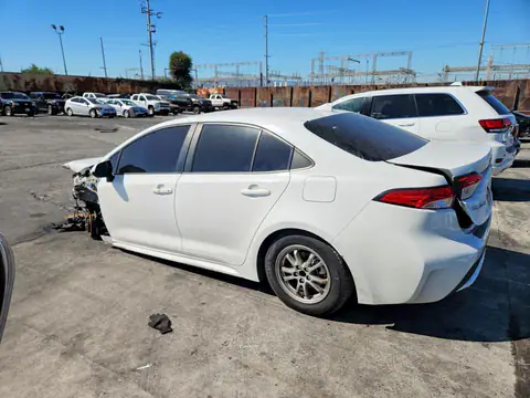 JTDEAMDE2MJ008875 — 2021 Toyota Corolla, photo 2 from Copart 21.10.2026, Front end