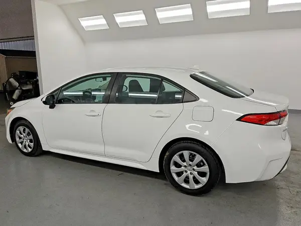 5YFEPMAE2MP255893 — 2021 Toyota Corolla, photo 2 from Copart 29.09.2026, Normal wear