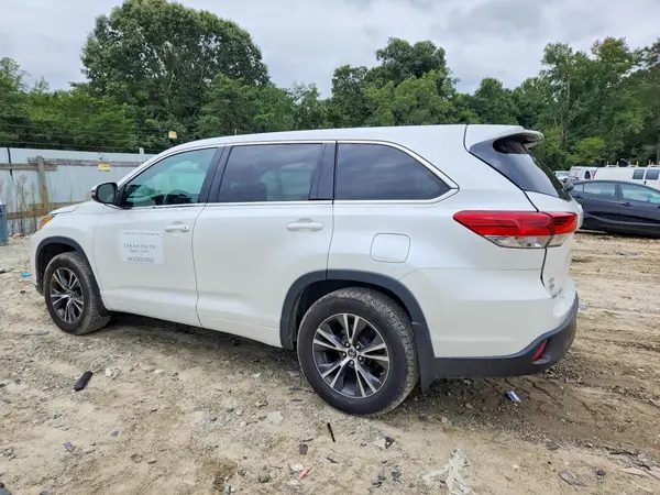 5TDBZRFH0HS358952 — 2017 Toyota Highlander, photo 2 from Copart 06.10.2026, Rear end