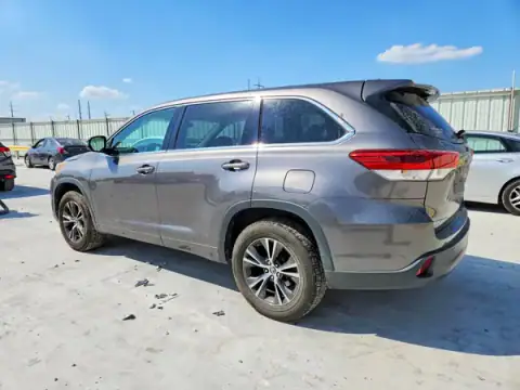 5TDZZRFHXHS194656 — 2017 Toyota Highlander, zdjęcie 2 z Copart, Przód