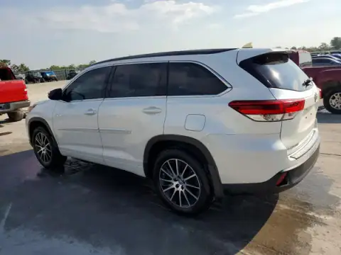 5TDJZRFH8HS478199 — 2017 Toyota Highlander, photo 2 from Copart 28.09.2026, Minor dents and scratches