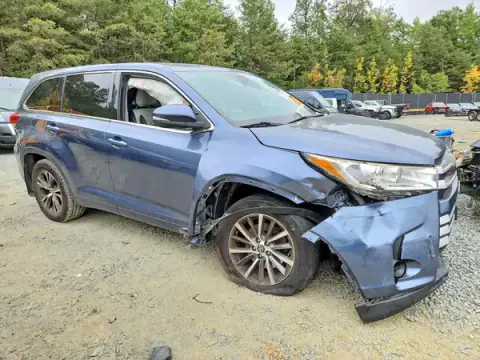 5TDBZRFH1HS442911 — 2017 Toyota Highlander, zdjęcie 4 z Copart 20.10.2026, Przód