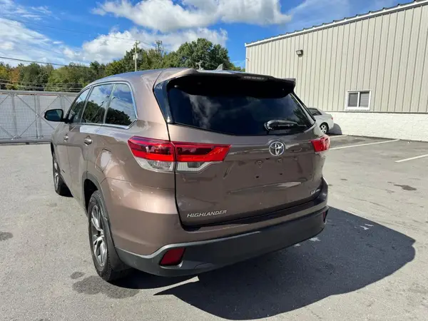 5TDBZRFH7HS393245 — 2017 Toyota Highlander, фото 2 с аукциона Copart 25.09.2026, Мелкие вмятины и царапины
