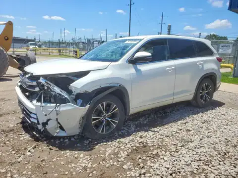 5TDZZRFH9JS235123 — 2018 Toyota Highlander, Передня частина (Front End), фото до ремонту