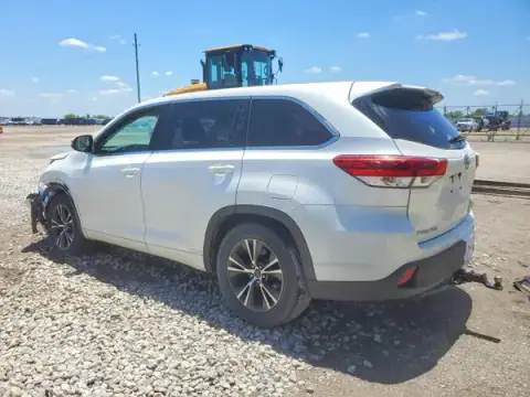 5TDZZRFH9JS235123 — 2018 Toyota Highlander, zdjęcie 2 z Copart 21.09.2026, Przód