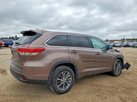 5TDJZRFH8JS875059 — 2018 Toyota Highlander, фото 17 с аукциона Copart 07.10.2026, Передняя часть