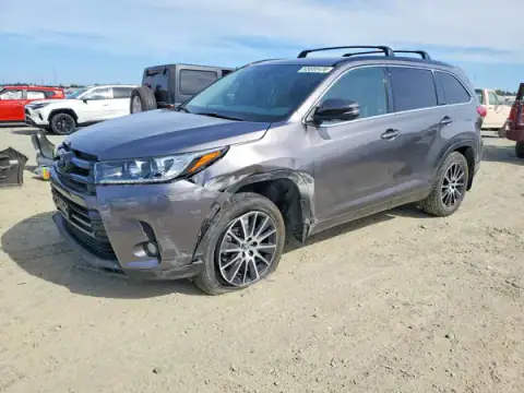5TDJZRFH7JS535563 — 2018 Toyota Highlander, Передня частина (Front End), фото до ремонту