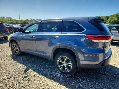 5TDBZRFH4JS876844 — 2018 Toyota Highlander, foto 2 de Copart 22.10.2026, Parte delantera