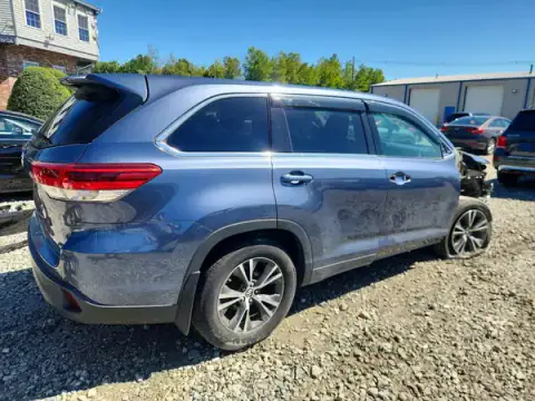 5TDBZRFH4JS876844 — 2018 Toyota Highlander, foto 3 de Copart 22.10.2026, Parte delantera