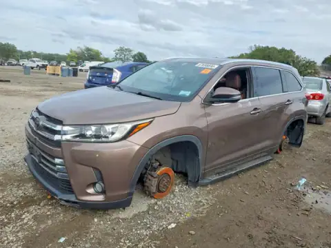 5TDDZRFHXJS827480 Toyota Highlander 2018 — daño Parte delantera, foto antes de reparar