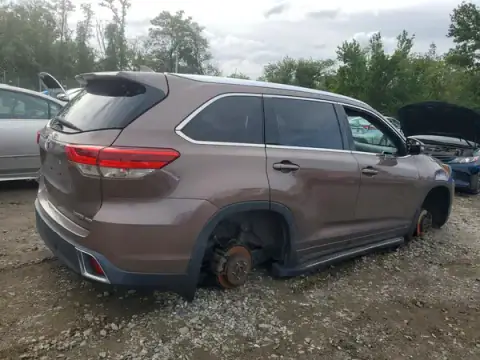 5TDDZRFHXJS827480 — 2018 Toyota Highlander, ფოტო 3, Copart, წინა ნაწილი