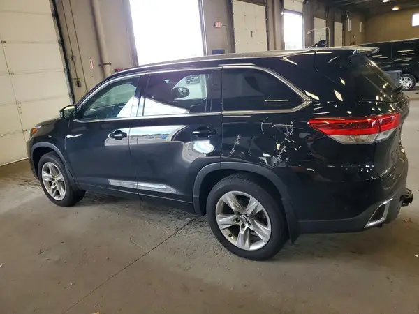 5TDDZRFH2JS906089 — 2018 Toyota Highlander, photo 2 from Copart 20.10.2026, Rear end