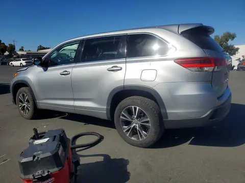 2018 Toyota Highlander VIN 5TDZZRFH0JS248021 фото 2