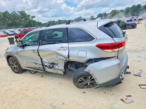 5TDZZRFHXJS260273 — 2018 Toyota Highlander, photo 2 from Copart, Side